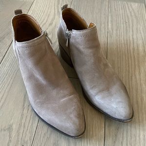 Women’s Franco Sarto taupe leather ankle boots/booties, size 7.5